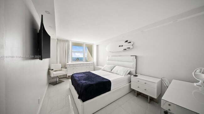 Building Photo - 2030 S Ocean Dr