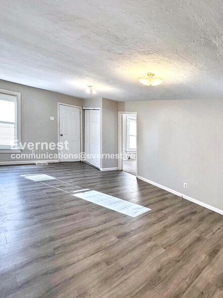 Building Photo - 221 La Motte Ln