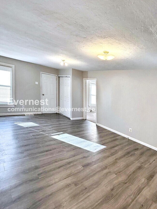 Building Photo - PROMO: Get HALF month’s rent free when you sign the lease TODAY! / 3 Bed, 1 Bath Home with Off-St...