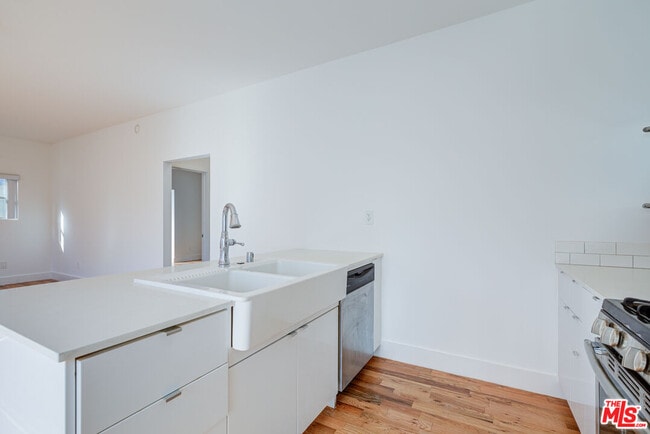 Building Photo - 3216 Bellevue Ave