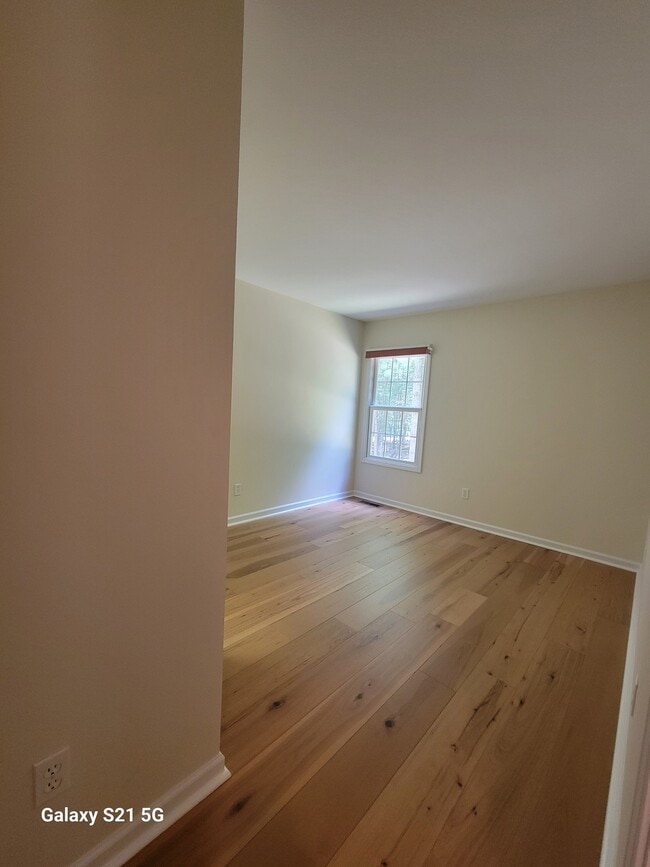 Building Photo - 13 Leyden Ct