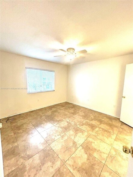 Building Photo - 1240 SE 28th Ct