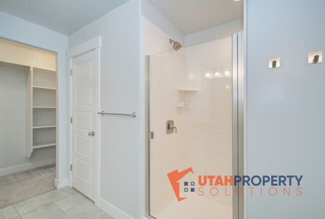 Building Photo - 1734 W Newcastle Ln