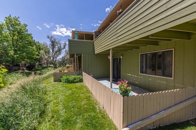 Building Photo - 1410 Bacchus Dr
