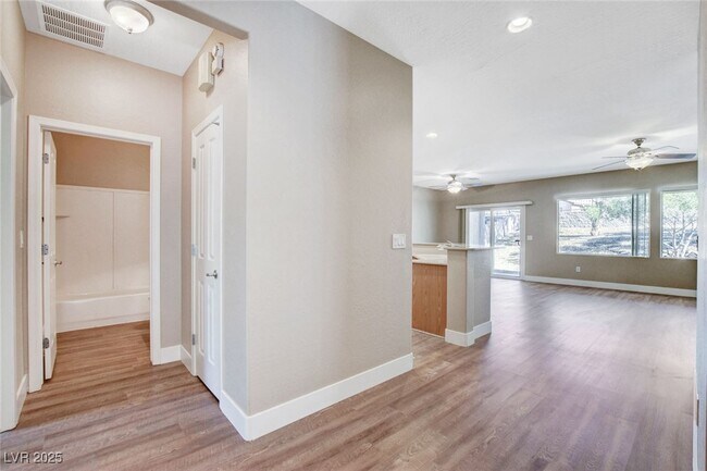 Building Photo - 2320 Meteor Shower St