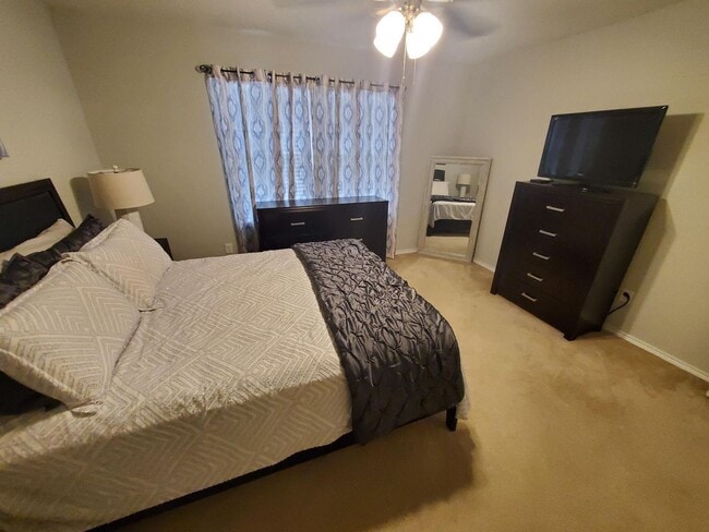 Building Photo - 12018 Silver Lgt