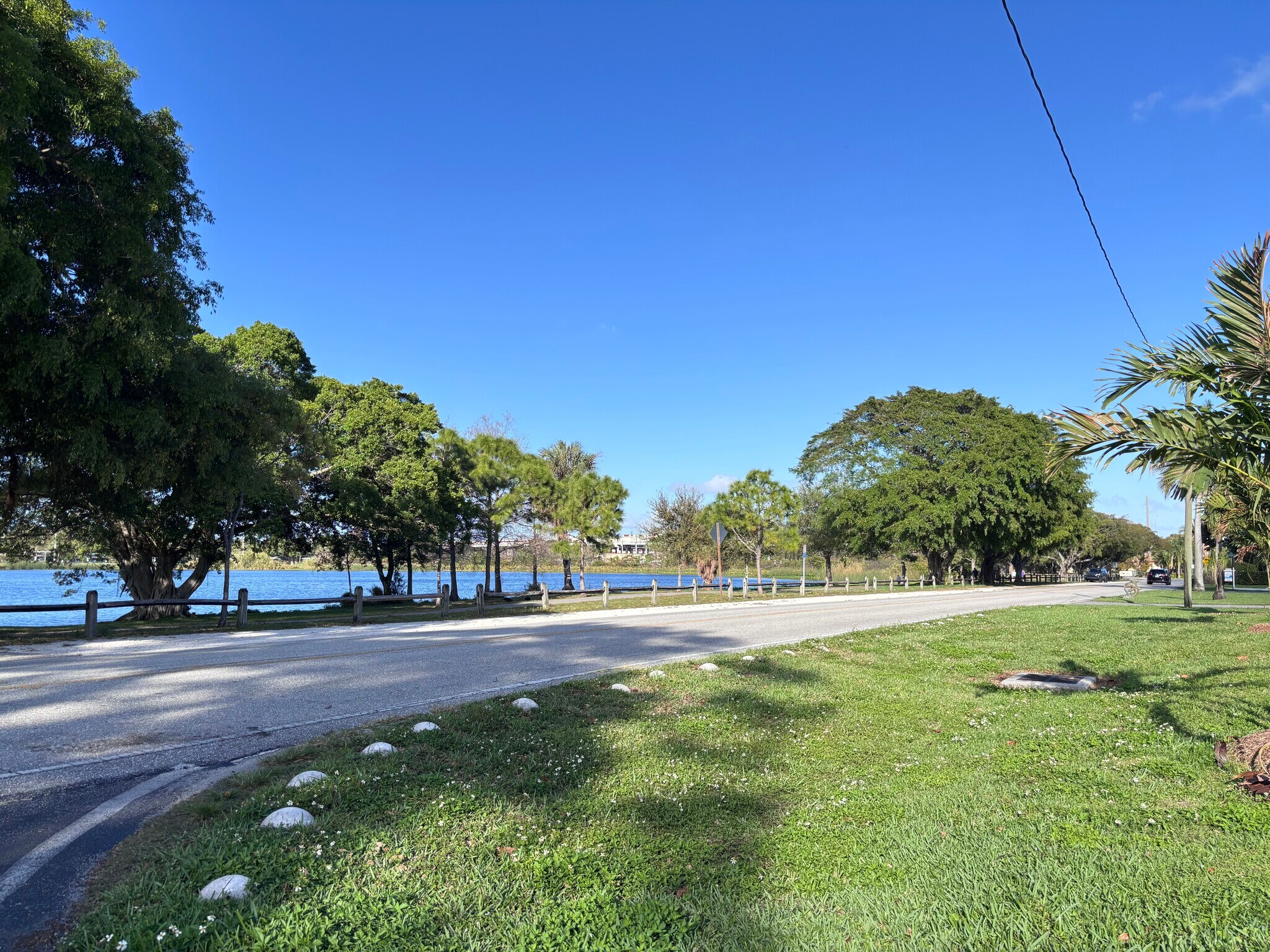 Building Photo - 1950 Lake Osborne Dr