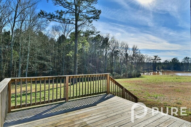 Building Photo - 5674 Duncan Rd