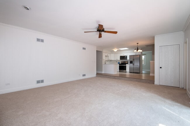 Building Photo - 13040 W Tanglewood Cir