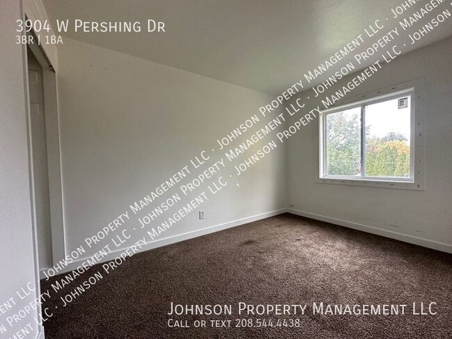 Building Photo - 3904 Pershing Dr