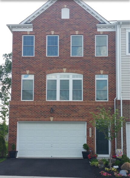 Building Photo - 26084 Huntwick Glen Square