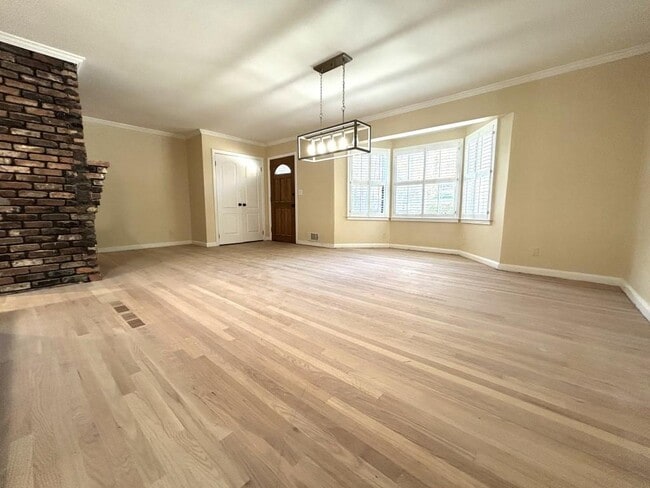 Building Photo - 1267 Arborvista Dr NE