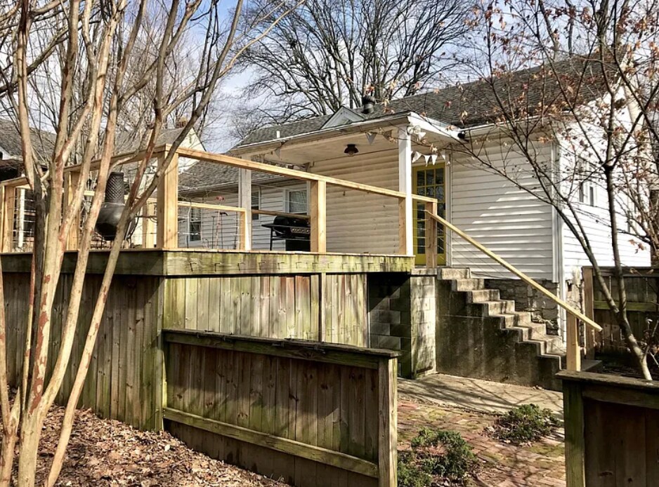 Building Photo - 1520 Riverside Dr
