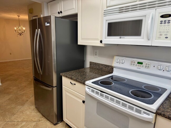 Building Photo - 3966 Oakhurst Blvd