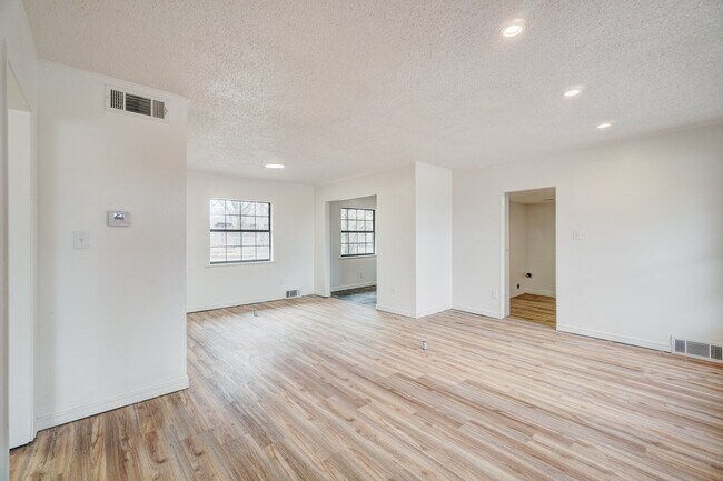 Building Photo - 1220 NE 47th St
