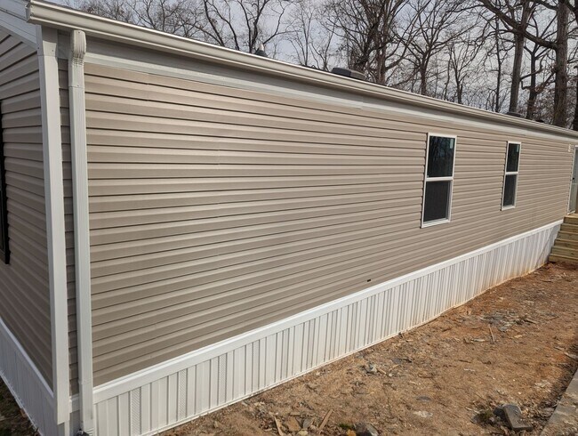 Building Photo - Brand new 3 bed/2 bath home