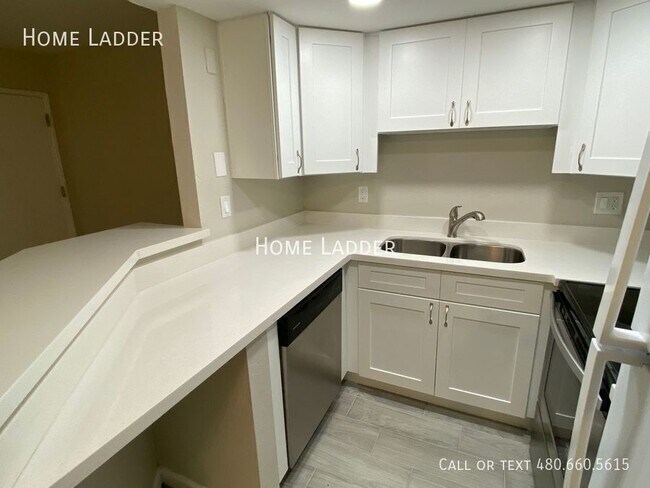 Building Photo - 12221 W Bell Rd