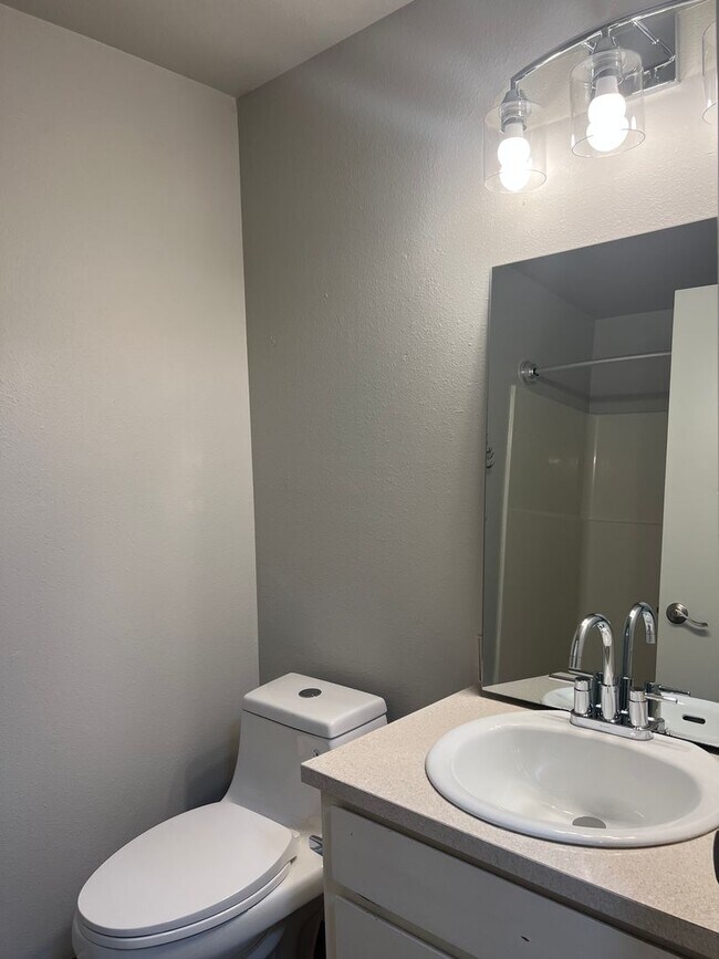 Building Photo - SHOWING TODAY - VIEW LISTING for 360° IMAG...