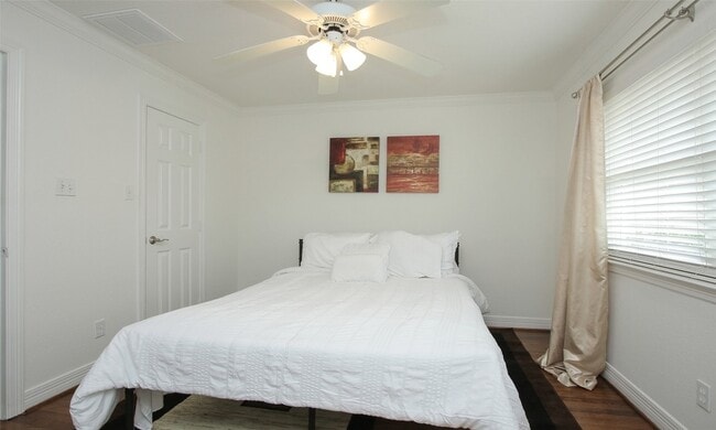 Building Photo - 4331 Marina St