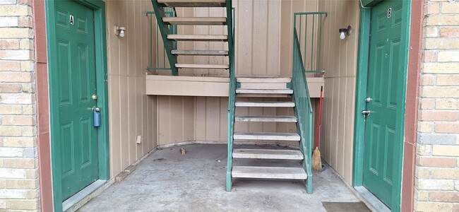 Building Photo - 1327 Brenda Ln