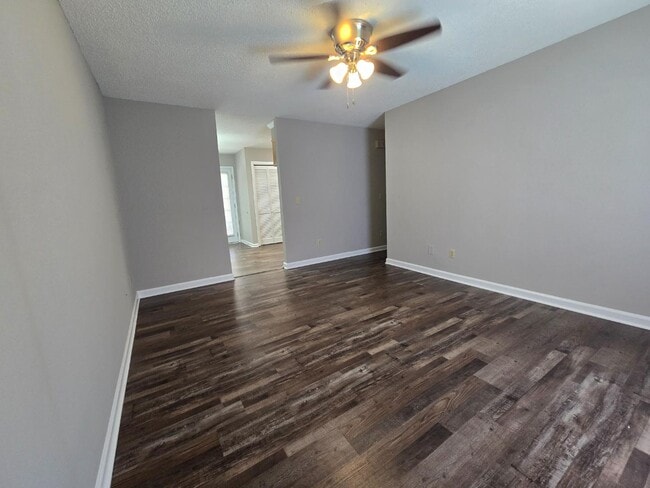 Building Photo - 204 Hunter Dr