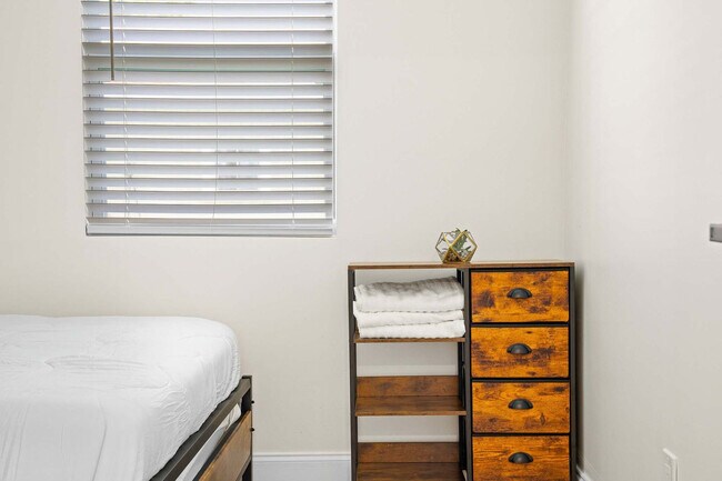 Building Photo - 4603 N Ocean Blvd