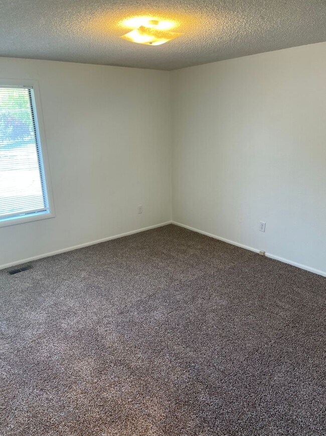 Building Photo - Amity