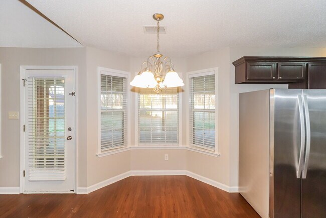 Building Photo - 10790 Wellington Dr