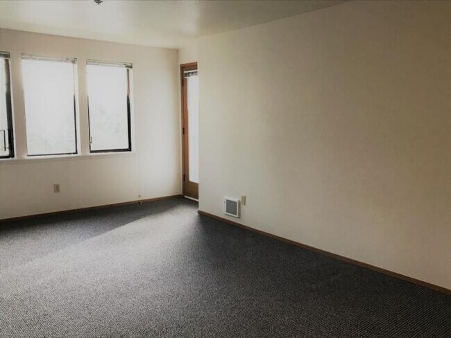 Building Photo - 1 bedroom in Seattle WA 98105