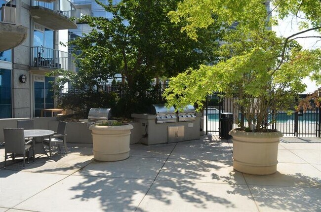 Building Photo - 400 W Peachtree St NW