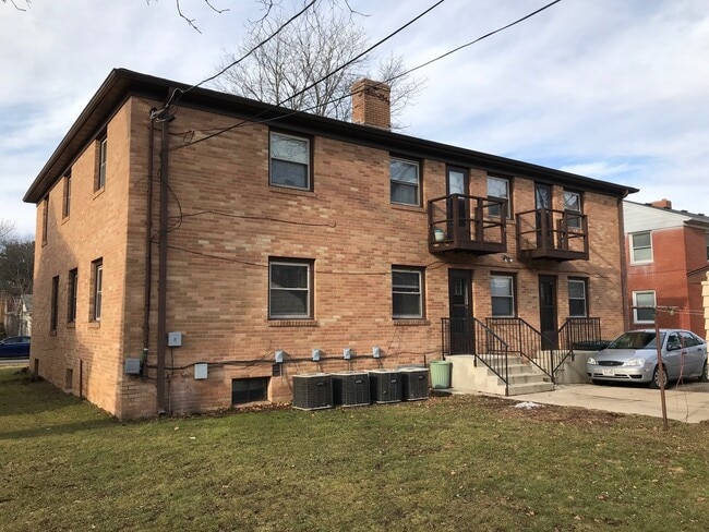 Building Photo - 313-315 Eugenia Ave