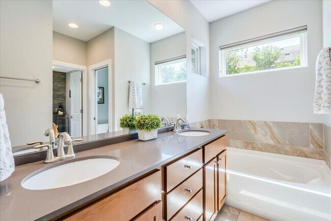 Building Photo - 3505 Villa Ct