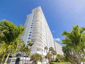 Building Photo - 500 Bayview Dr