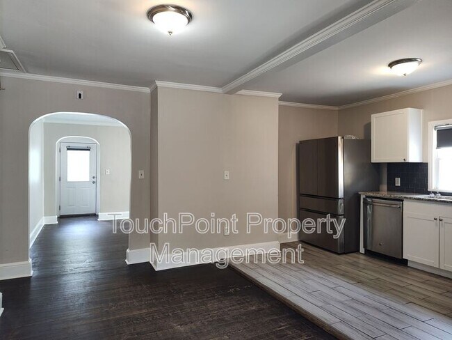Building Photo - 1405 Shamrock Dr