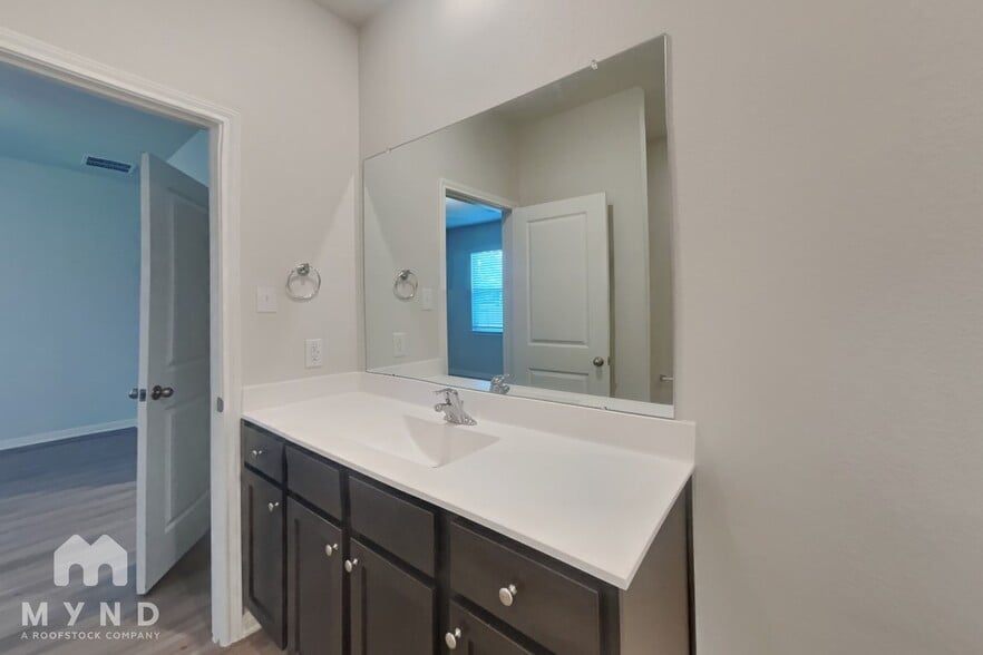 Building Photo - 15475 Maple Ter Dr