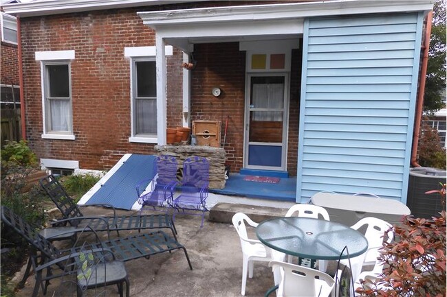 Building Photo - 203 Boone St