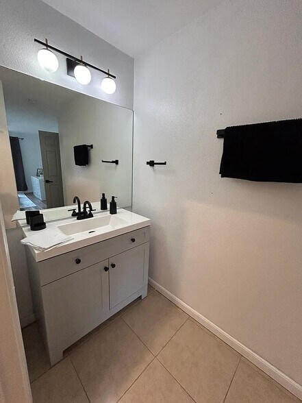 Building Photo - 3078 Broadway