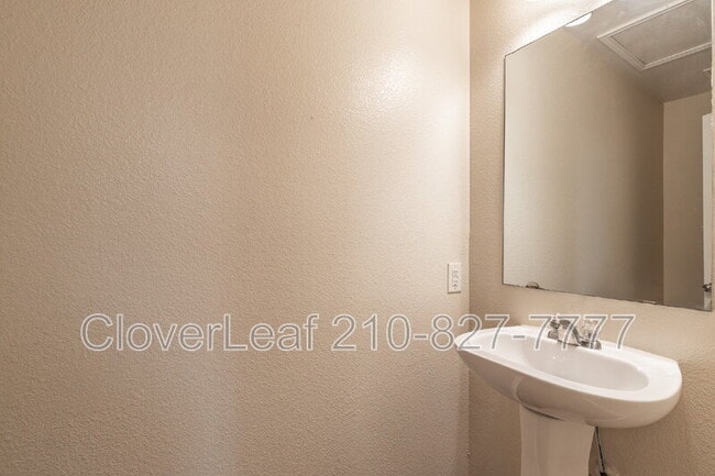 Building Photo - 104 Bay Willow