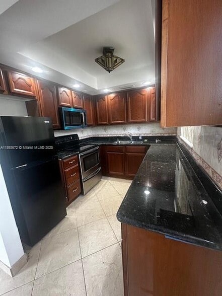 Building Photo - 182 Dorset E