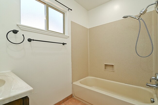 Building Photo - $3790 - 3BR - GORGEOUS REMODELED HOME IN N...