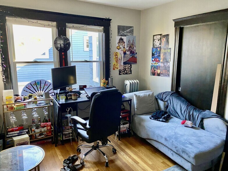 Building Photo - 174 Hillside St