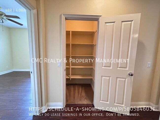 Building Photo - 2541 Hillcrest St