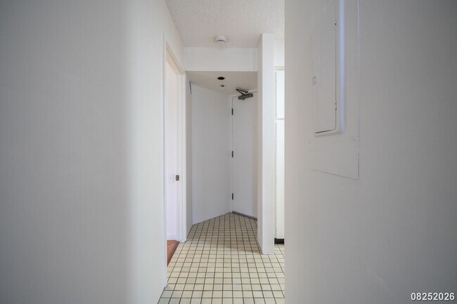 Building Photo - 930 Kaheka St