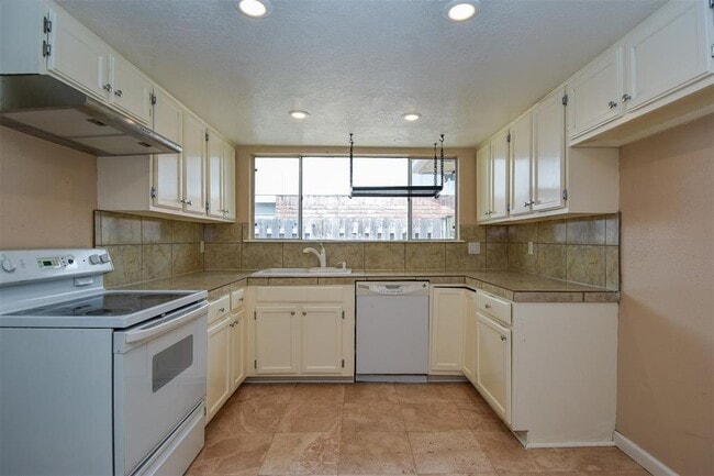 Building Photo - 8515 Riverside Walk Ln