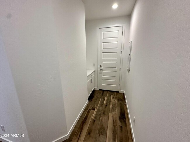 Building Photo - 4043 E Brisa Dr