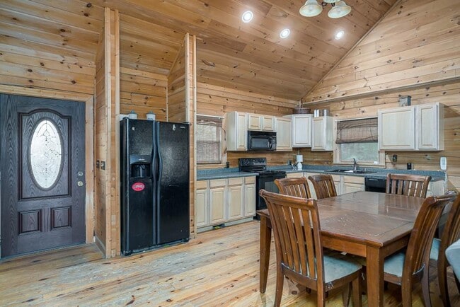 Building Photo - 124 Adair Dr