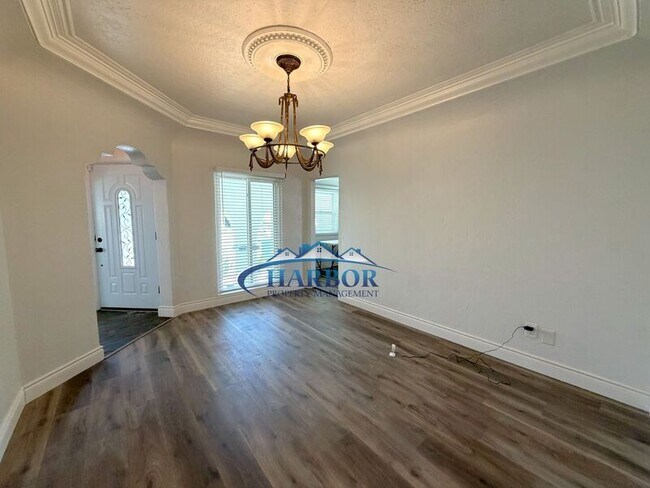 Building Photo - 2916 W 79th St