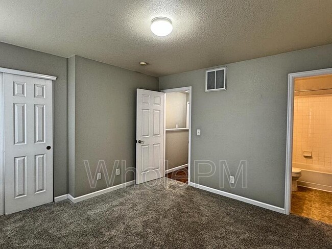 Building Photo - 15612 E 96th Way