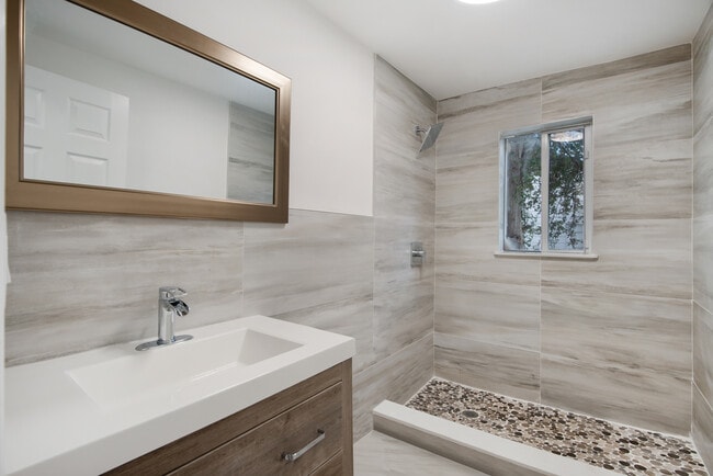 Building Photo - 522 NW 47th Terrace