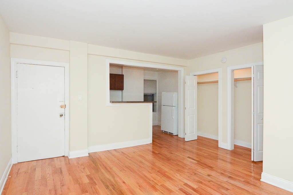 Building Photo - 1352 N Dearborn St